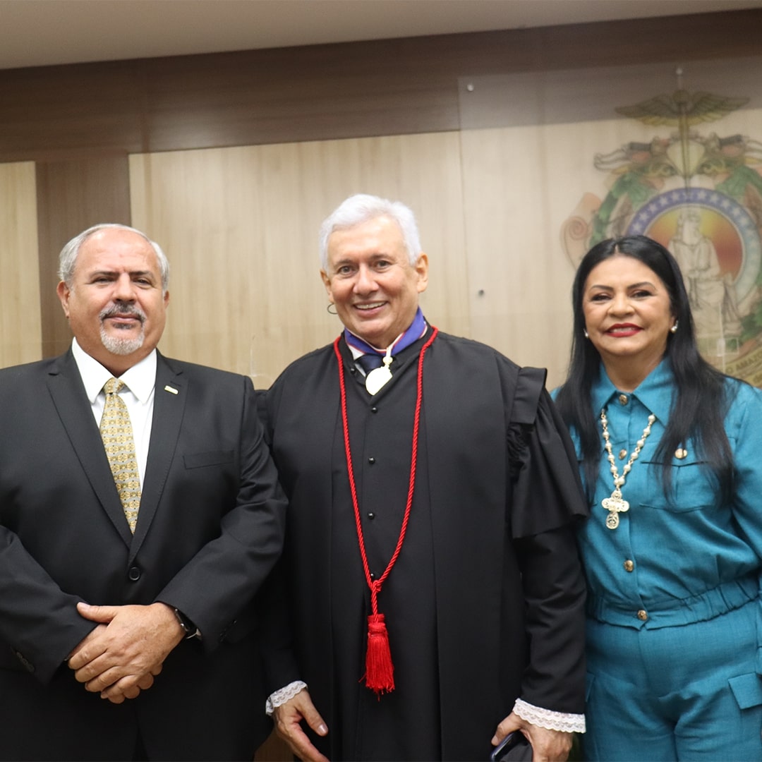 Desembargadores Jorge Manoel Lins e Carla Maria dos Reis  tomam posse como presidente e vice-presidente do TRE-AM